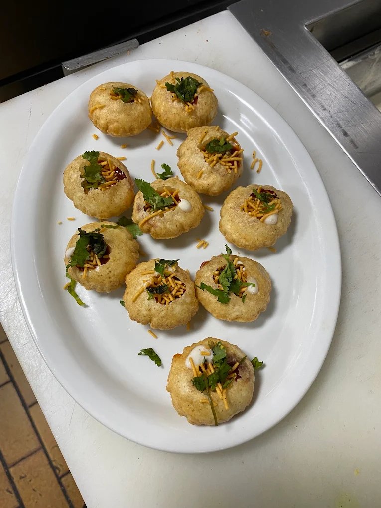 Pani puri golgappa served on a platter