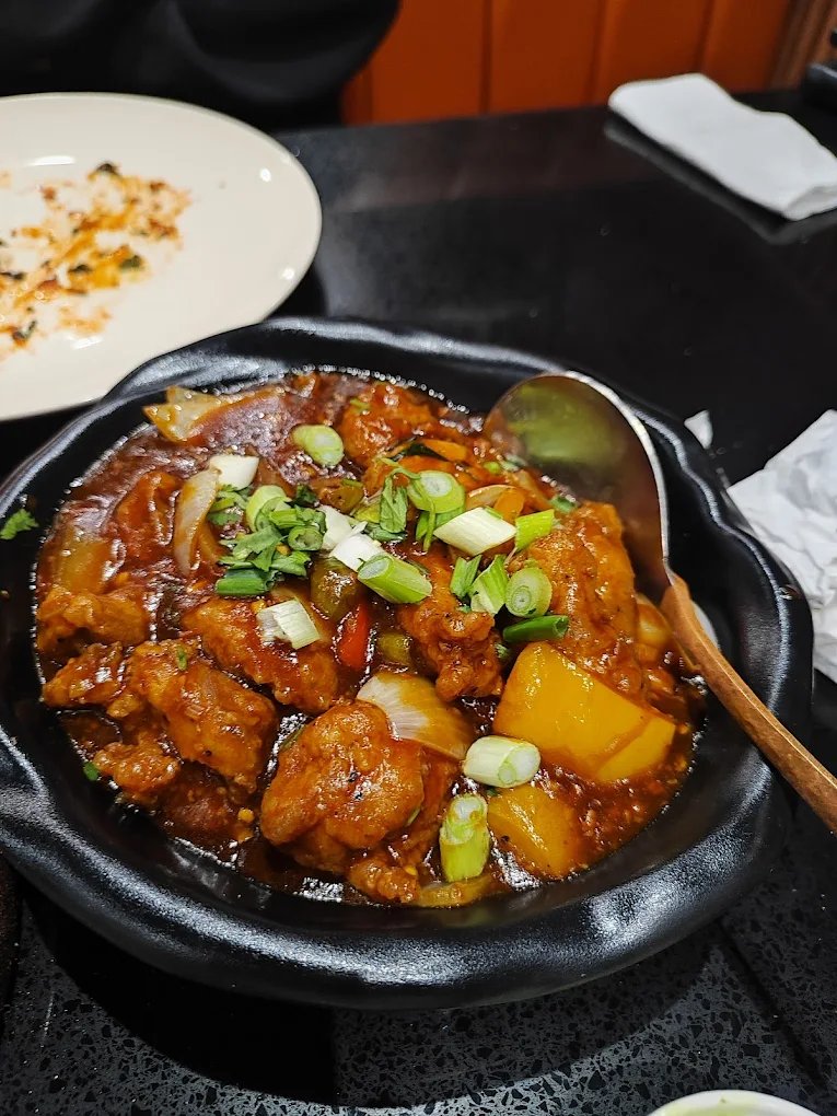 Hakka chilli chicken sizzler at Mehman Calgary