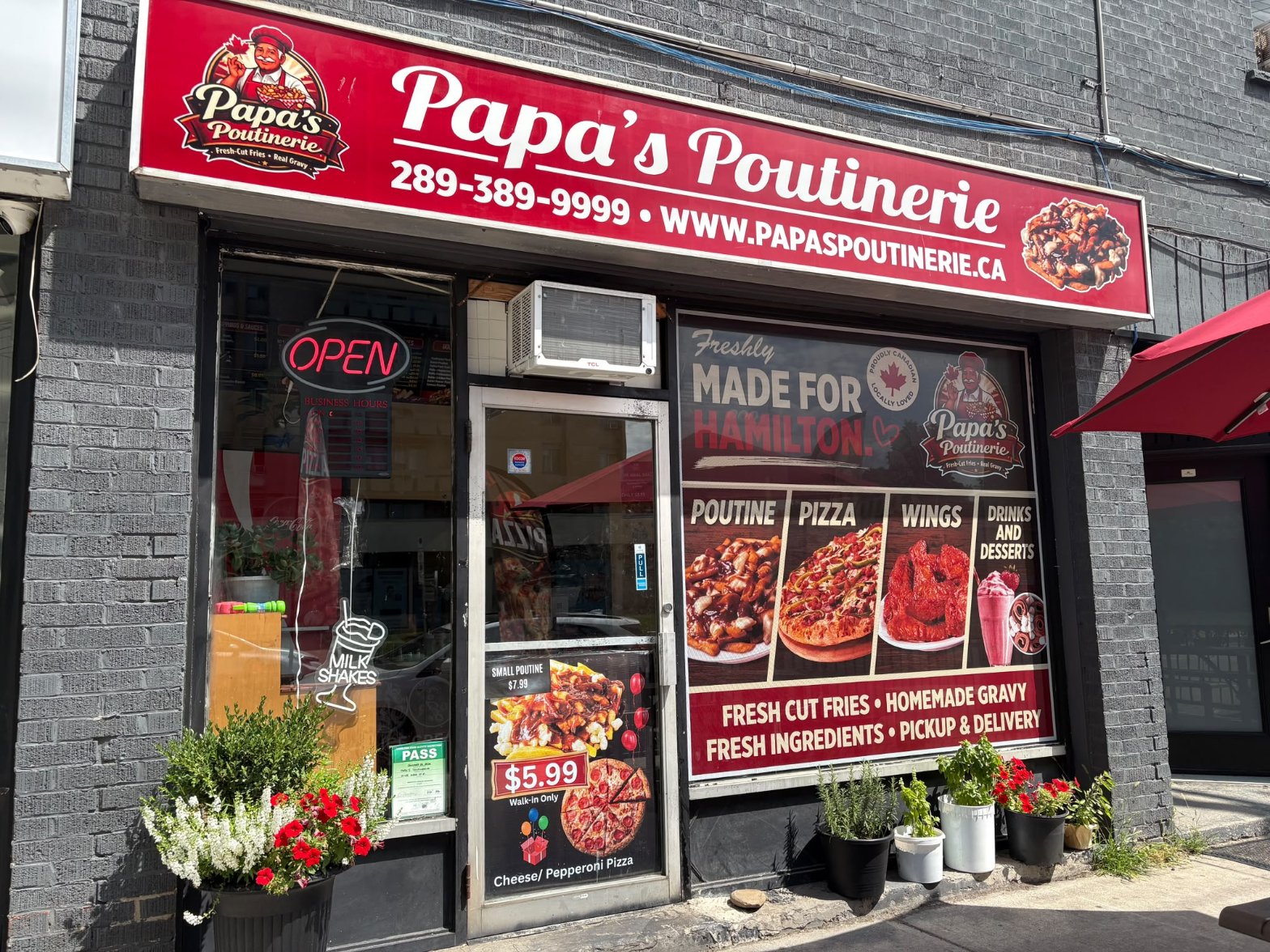 Papa's Poutinerie storefront