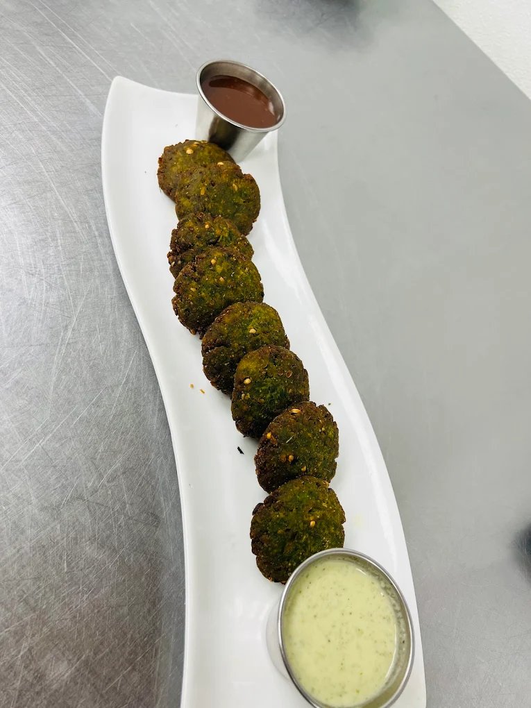 Crispy hara bhara kebabs served with tamarind and mint chutneys