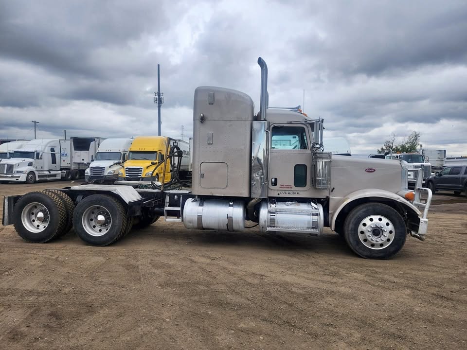 2005 Peterbilt 379 at PB TruckSales
