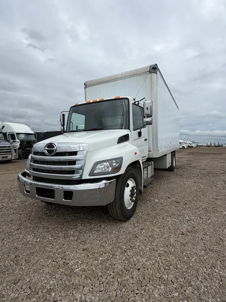 2019 Hino 338 24FT Box Truck