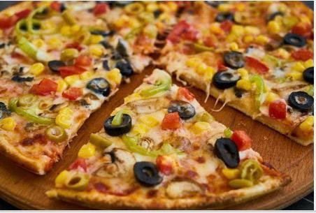 Espania Pizzeria Veggie Special pizza with mushroom, green pepper, black olives, tomato and corn