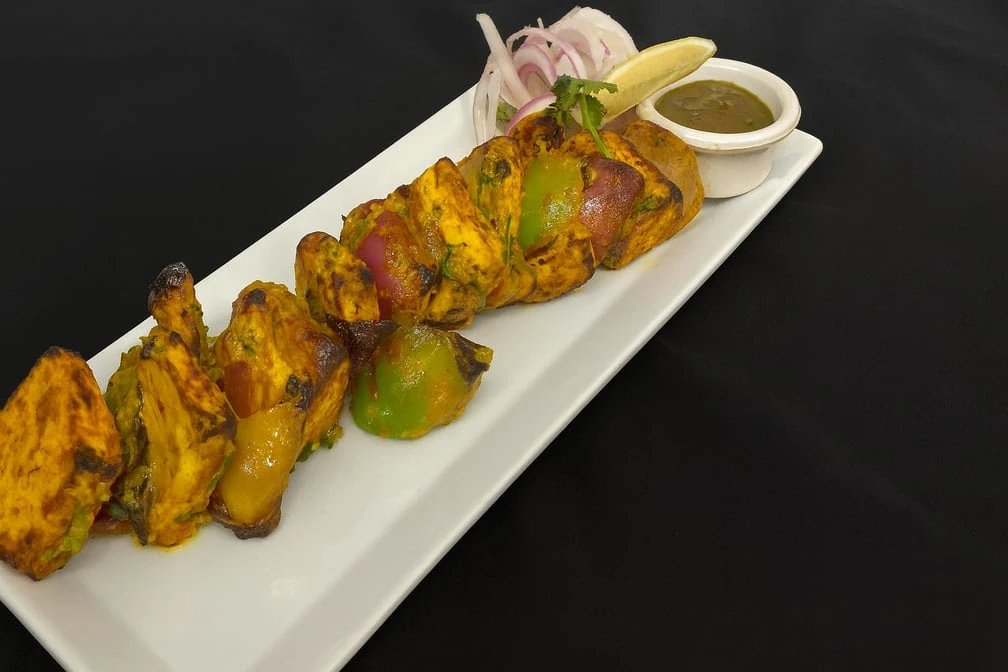Tandoori paneer tikka platter