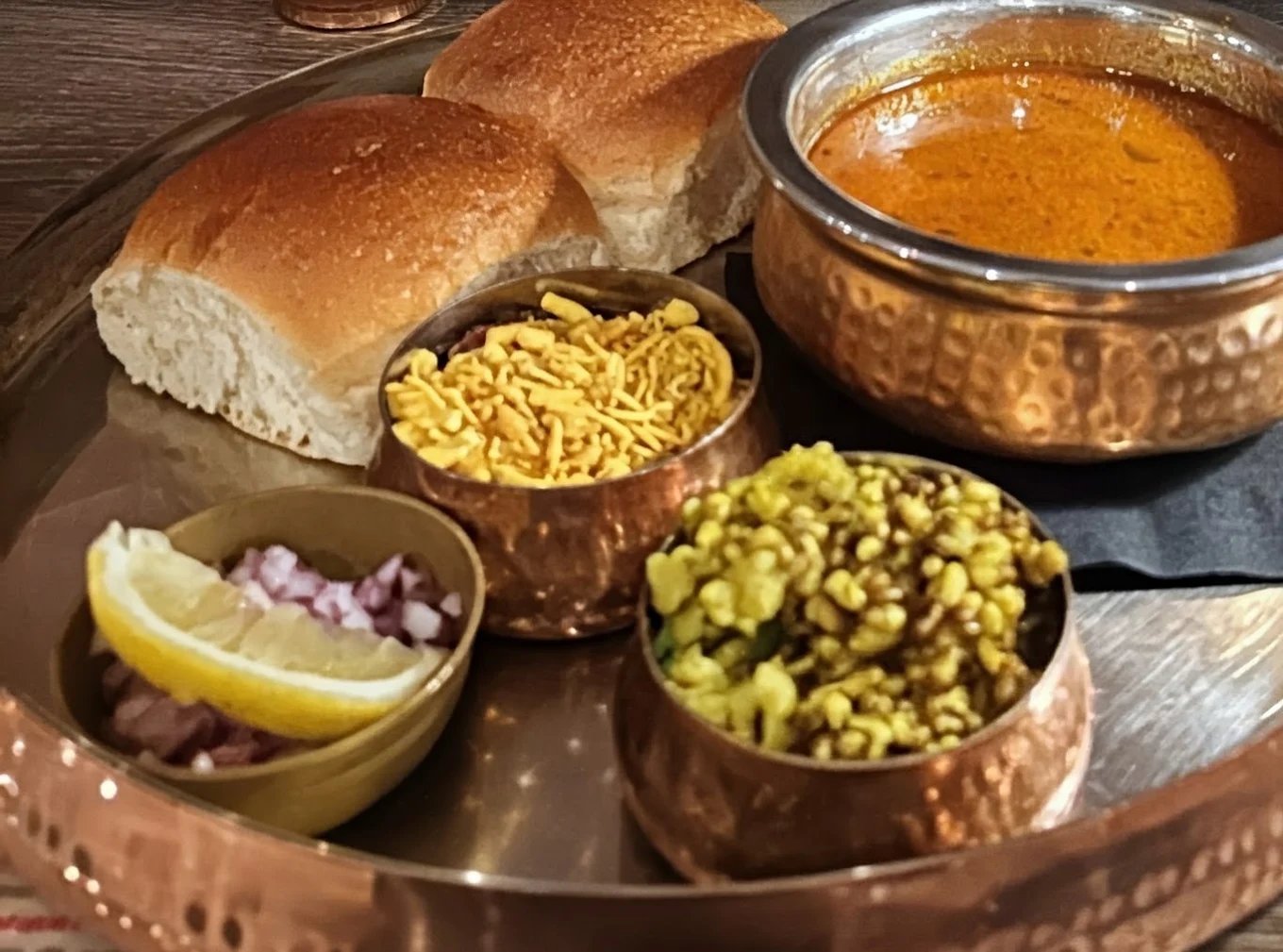 Pav bhaji with buns