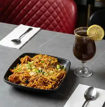 Veg Hakka Noodles — food photography from Parantha Palace