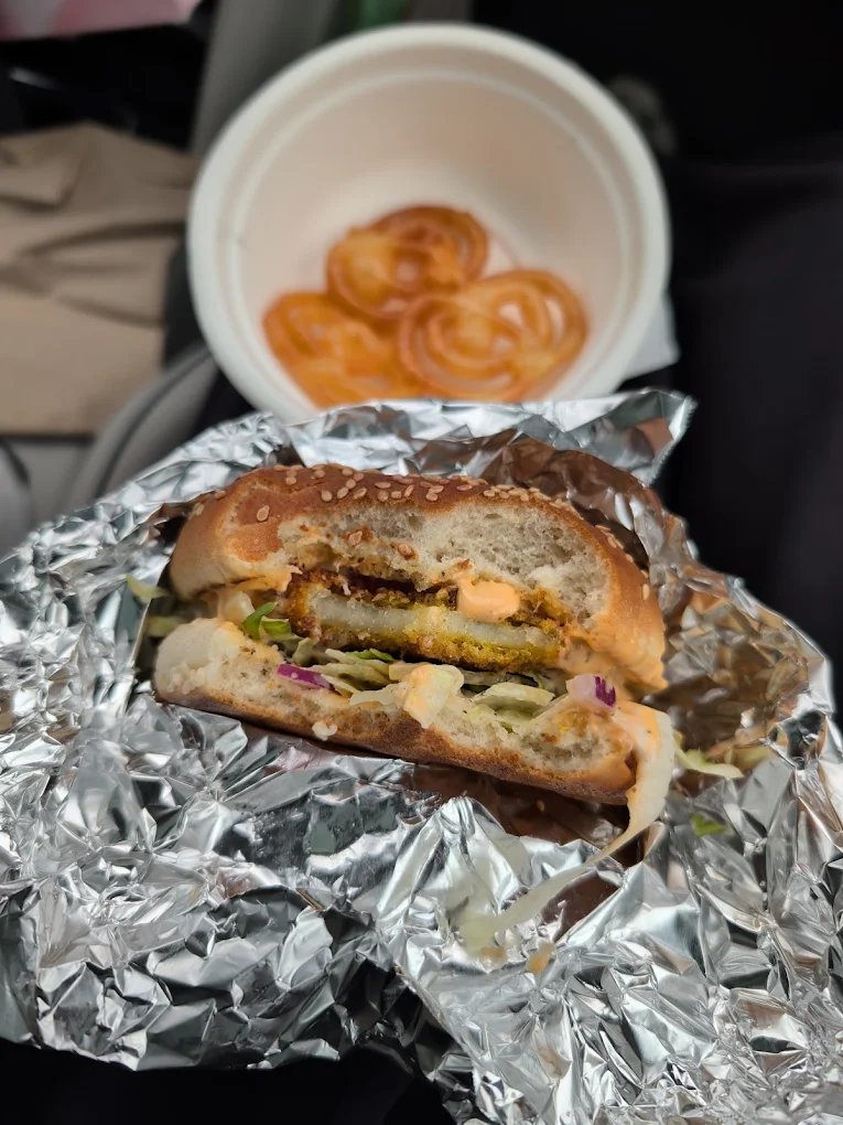 Crispy burger with jalebi